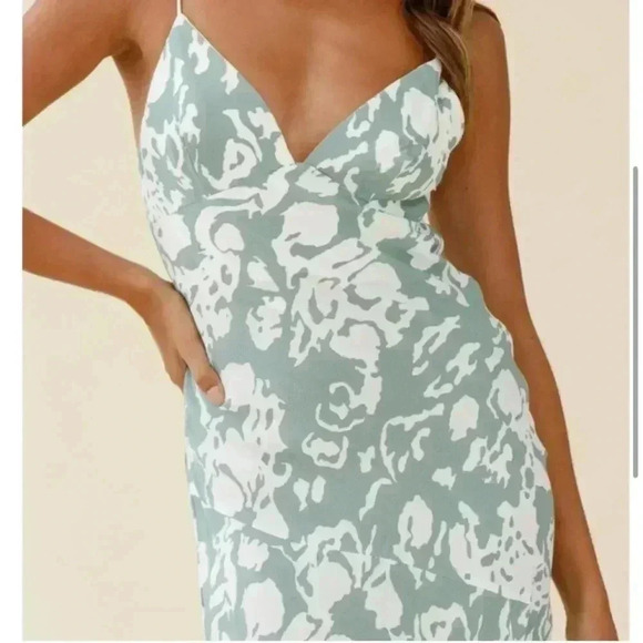 Selfie Leslie DOWNTOWN CAMI STRAP FRONT SPLIT MIDI DRESS STENCIL PRINT - Picture 4 of 12